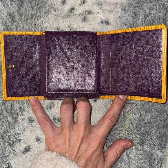 Men’s or Women’s Louis Vuitton Yellow with Royal Purple Laker colors inside.9/10 - Picture 6 of 16